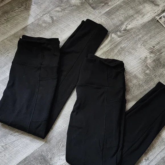 Sleek Black Women's Leggings - Picture 1 of 4